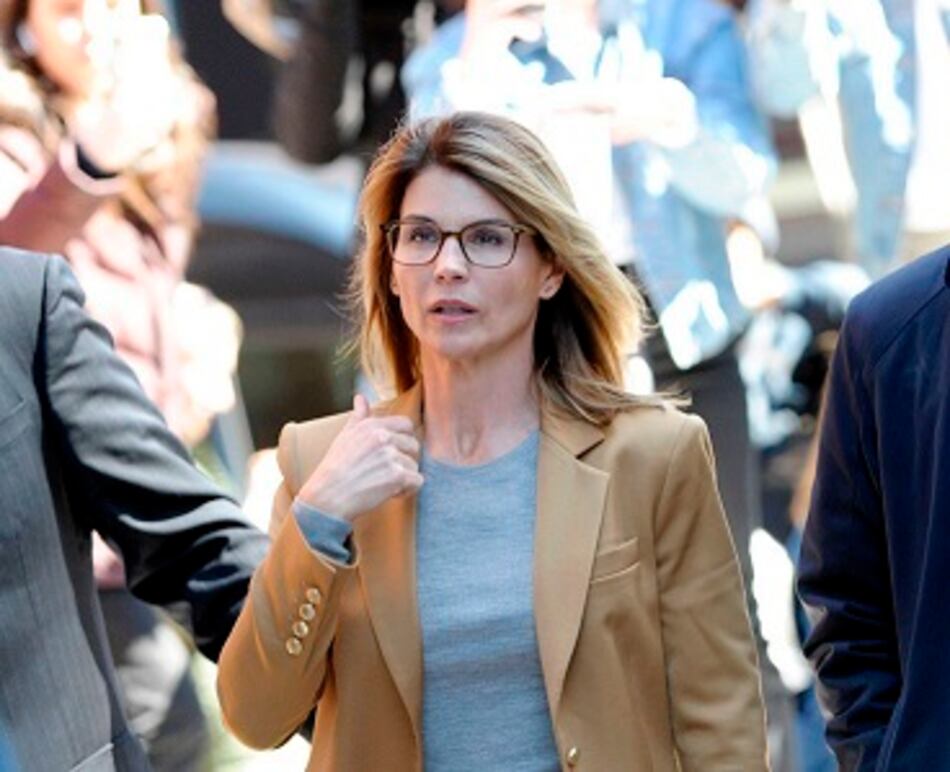 Escándalo universitario: la actriz Lori Loughlin condenada a dos meses de cárcel