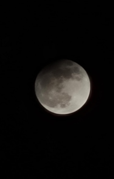 El eclipse lunar parcial de septiembre deja imágenes inolvidables