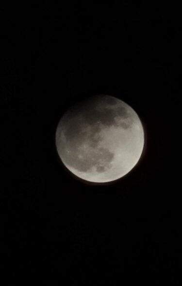 El eclipse lunar parcial de septiembre deja imágenes inolvidables