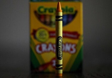 Crayola remplaza el color amarillo diente de león por uno azul