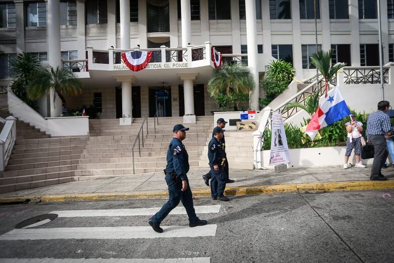 Cinco magistrados de vacaciones o fuera del país, la justicia espera