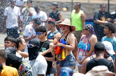 Así se vive el carnaval en Santiago; Mi Diario transmite en vivo los culecos