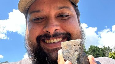 ‘En cuanto algo cae, es hora de ponerse en marcha’: el lucrativo negocio de los buscadores de meteoritos que ganan miles de dólares vendiéndolos