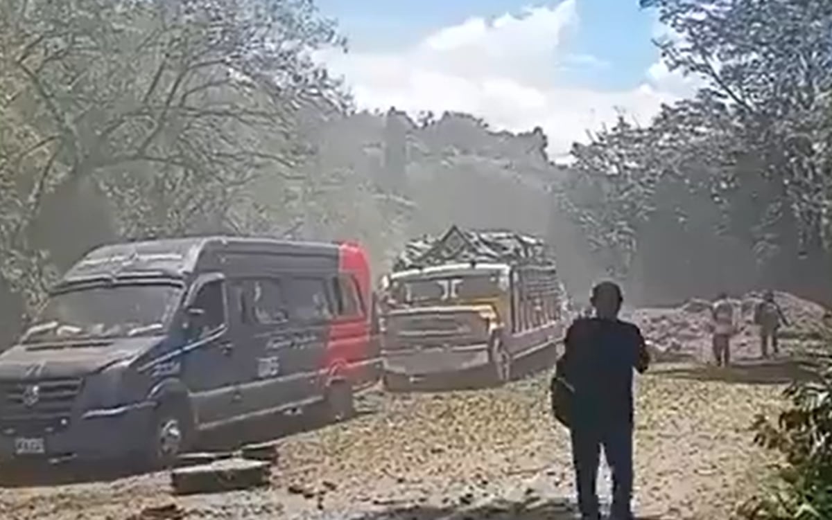 Atentado terrorista destruye un tramo de la Vía Panamericana en el suroeste de Colombia
