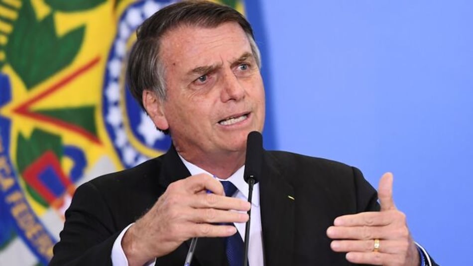 Jair Bolsonaro firma decreto para facilitar posesión de armas