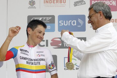 Esteban Chaves se impone en la  prueba de ruta de Colombia