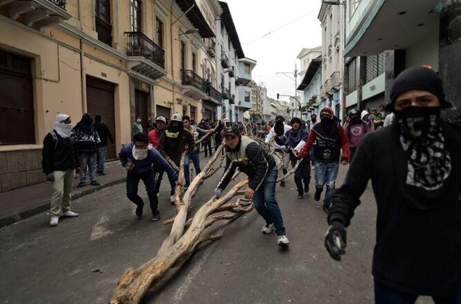 Gobierno de Ecuador restringe tránsito nocturno alrededor de sedes públicas
