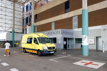 El padre de Lamine Yamal recibe el alta médica y abandona el centro hospitalario