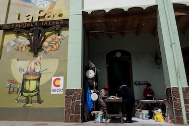 Una nueva generación de restauradores se forma para proteger el patrimonio de Bolivia