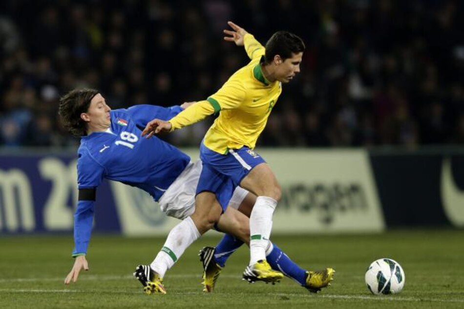 Italia y Brasil firman empate a dos goles en un vibrante partido amistoso