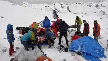 Alucinaciones y mucosidad rosada: esto le pasa al cuerpo cuando llega a los 8,000 metros del Everest