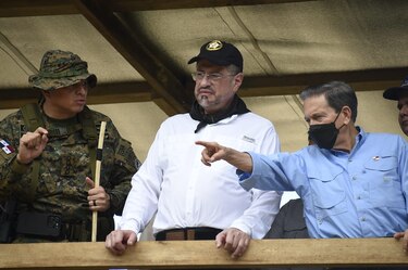 Presidentes de Panamá y Costa Rica sobrevuelan Darién, ruta de los migrantes