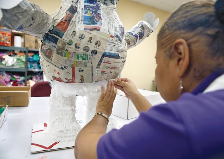 Piñatas, muebles e inclusión en los talleres del IPHE