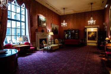 Cómo es el centenario edificio de Londres que guarda 400,000 lingotes de oro, incluyendo numerosos que pertenecen a Venezuela y están en disputa con Reino Unido