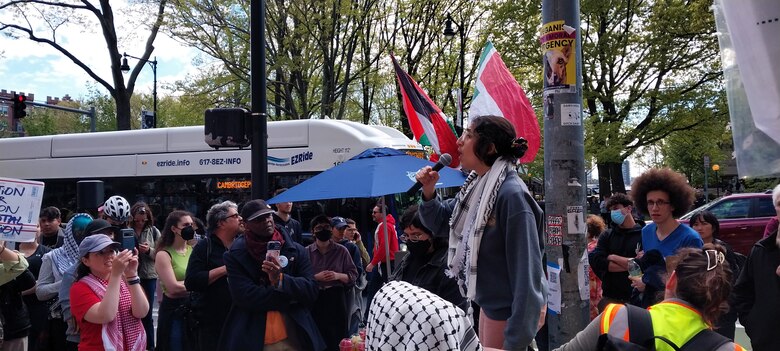 Estudiantes del MIT vuelven a protestar pese a represalias del centro y acusación de Biden