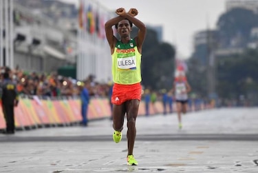 Medallista de plata en maratón de Río no volverá a Etiopía, adelanta agente