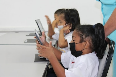 La Unesco entra al debate sobre el uso de  celulares en las aulas