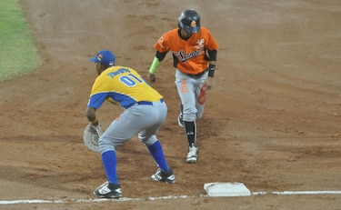Herrera y Los Santos empiezan la batalla por el pase a la final