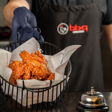 bb.q Chicken, la franquicia coreana que debuta en Centroamérica con su primer local en ciudad de Panamá