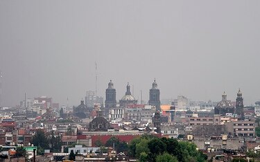 La vida sigue en la contaminada Ciudad de México