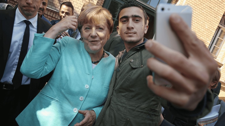 Inmigración: cómo en 10 años en Europa se pasó de la política de acogida de Merkel a hablarse de una ‘invasión’