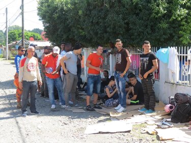A punto de colapsar frontera de Paso Canoas por llegada masiva de cubanos migrantes