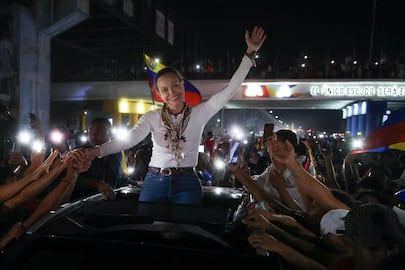 Una multitud recibe a María Corina Machado tras su regreso a Venezuela