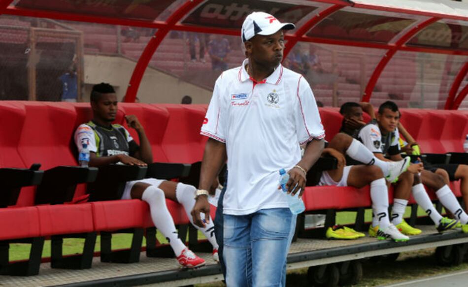 Tauro sale de Jorge Dely Valdés y designa a Rolando Palma