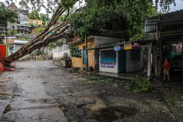 Kay se intensifica a huracán categoría 1 en el Pacífico mexicano