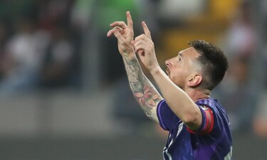 Messi ratifica a Argentina en el liderato de las eliminatorias y hunde a Perú