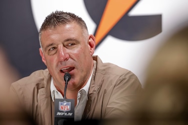 Vrabel impulsa a Patriots rumbo al séptimo anillo en el SB LX