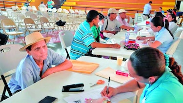 Excluyen a personas de programa social