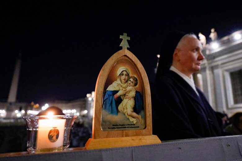 El papa Francisco ya no necesita ventilación mecánica por las noches y la infección está controlada