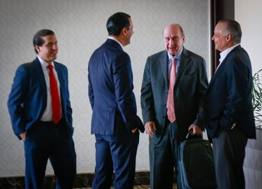 ¿Quiénes le susurran a los candidatos de temas económicos?