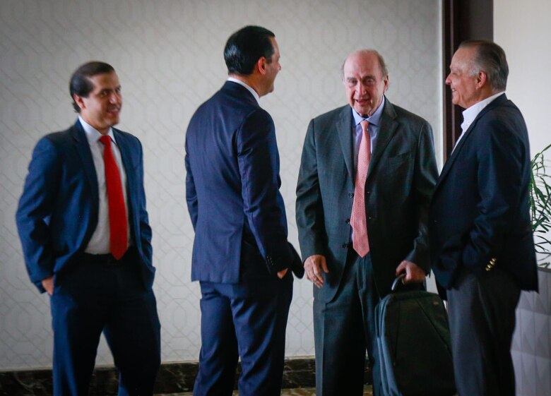 ¿Quiénes le susurran a los candidatos de temas económicos?