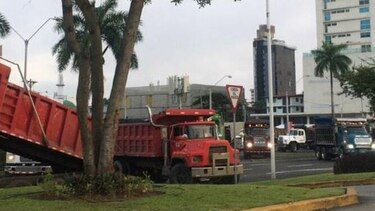 Camioneros reabren la cinta costera