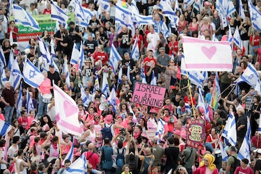 Más de 100 mil israelíes se manifiestan contra la reforma judicial de Netanyahu