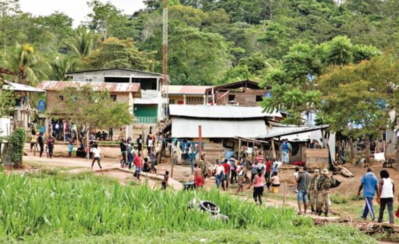 Caravana de migrantes zarpa de Bajo Chiquito