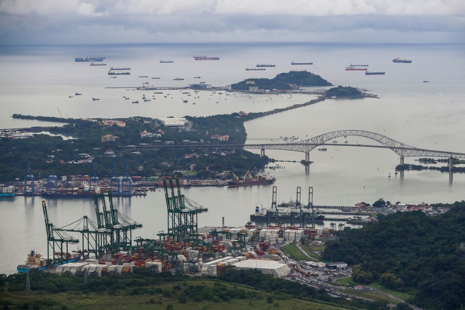 Barco toma ruta por Estrecho de Magallanes para evitar congestionamiento del Canal de Panamá