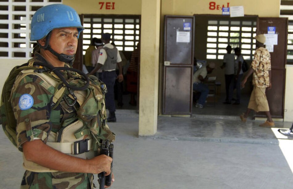 Soldados de la ONU entregan ropa y celulares a mujeres en Haití a cambio de sexo