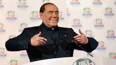 Berlusconi, una vida marcada por mujeres, meteduras de pata y líos judiciales