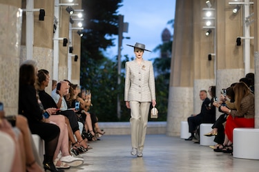 Fotos: El Park Güell de Barcelona acoge hoy el desfile de la colección Crucero 2025 de Louis Vuitton