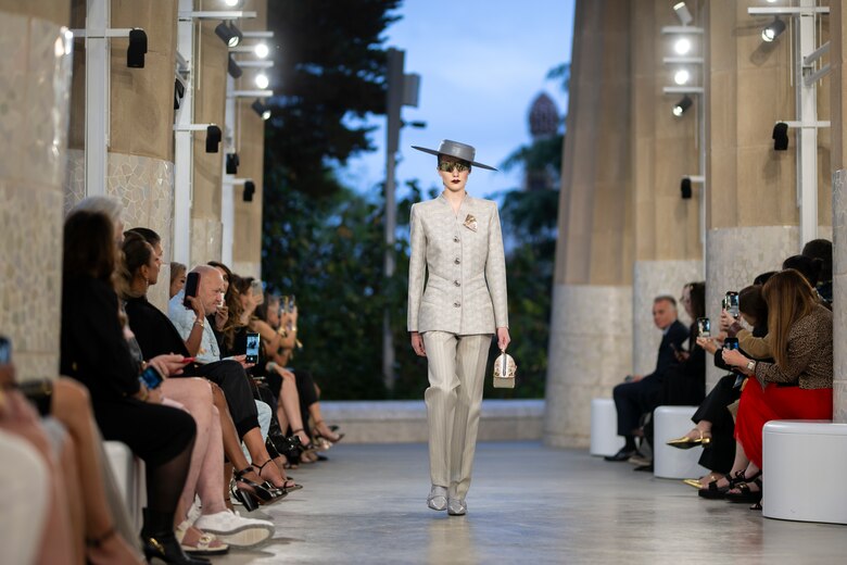 Fotos: El Park Güell de Barcelona acoge hoy el desfile de la colección Crucero 2025 de Louis Vuitton