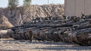 Ejército israelí pide la evacuación de civiles en puertos controlados por hutíes en Yemen