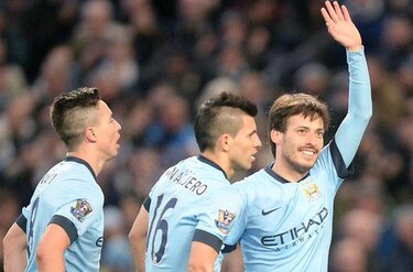 Manchester City golea y mete presión en la liga inglesa