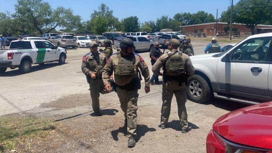 Al menos 21 muertos tras un tiroteo en una escuela primaria en Texas