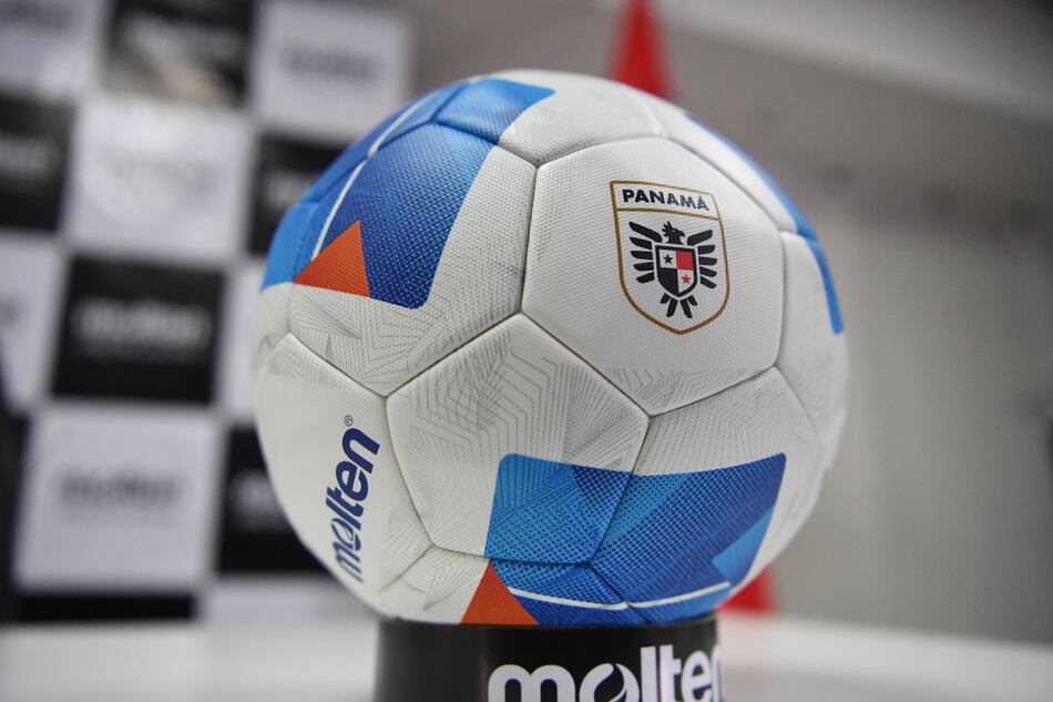 La selección de Panamá revela el balón que usará como local