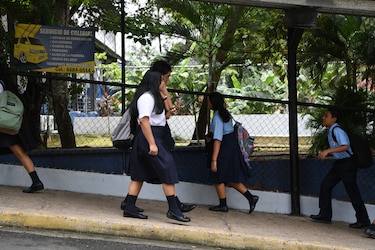 Promesas incumplidas del Meduca: padres denuncian a docentes de paseo mientras sus hijos siguen sin calificaciones