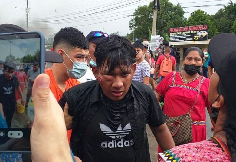 Caos, heridos y 20 detenidos durante enfrentamientos entre manifestantes y policías en Santiago