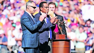 Distinguen a Rod Carew